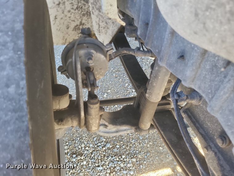 image for item EJ7912 2017 International 4300 box truck