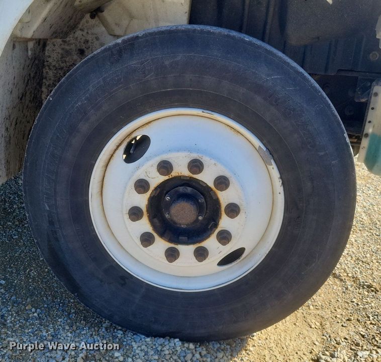 image for item EJ7912 2017 International 4300 box truck