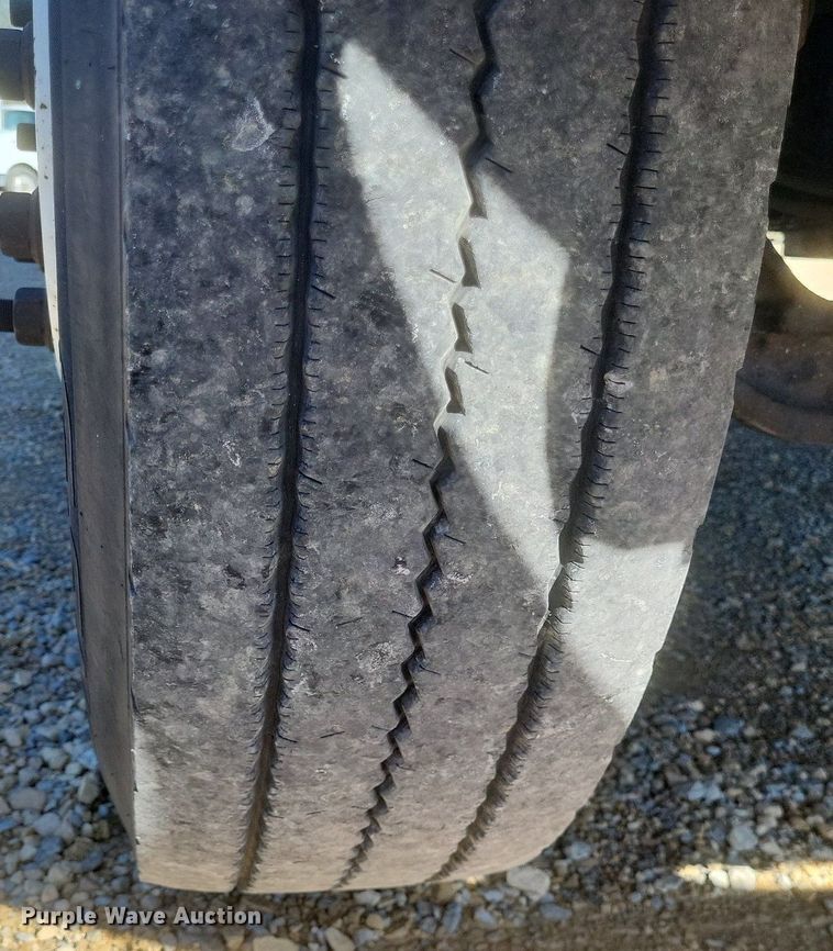 image for item EJ7912 2017 International 4300 box truck