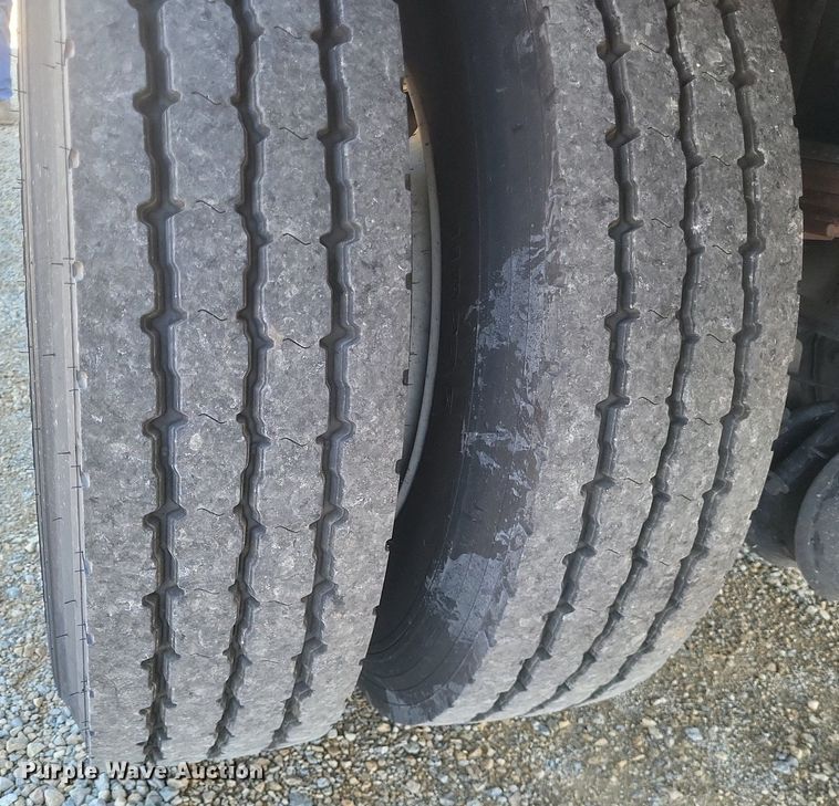 image for item EJ7912 2017 International 4300 box truck