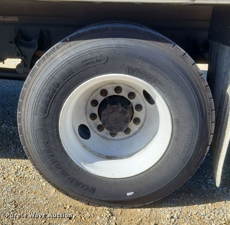 image for item EJ7912 2017 International 4300 box truck