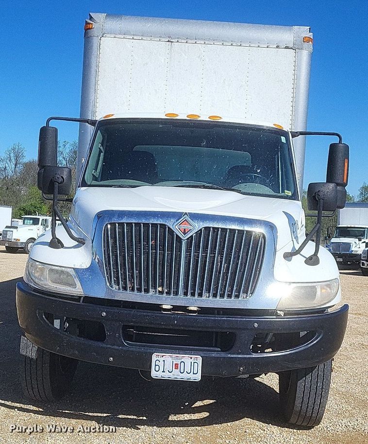 image for item EJ7913 2017 International 4300 box truck