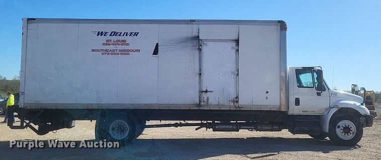 image for item EJ7913 2017 International 4300 box truck