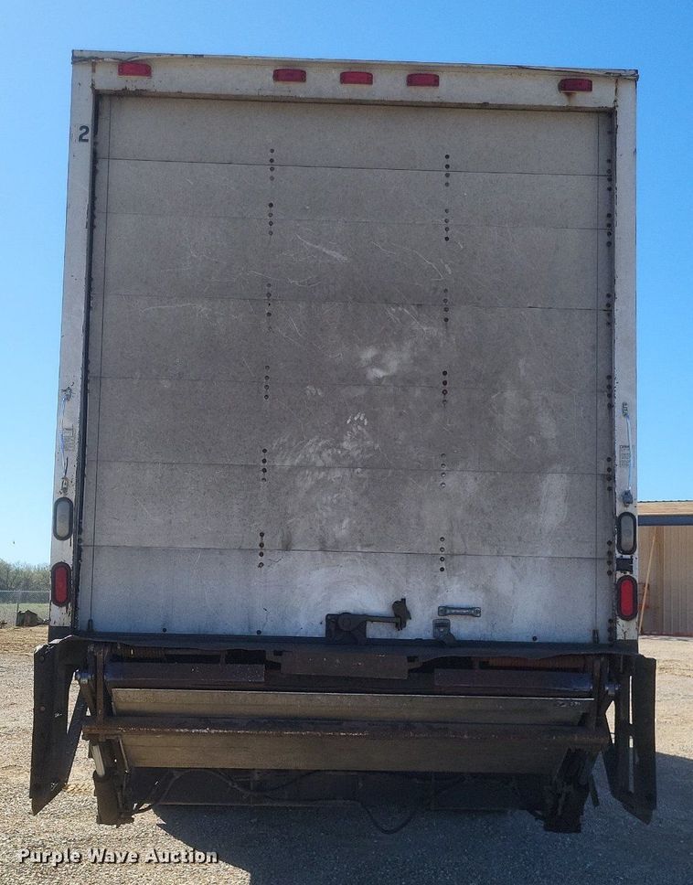 image for item EJ7913 2017 International 4300 box truck