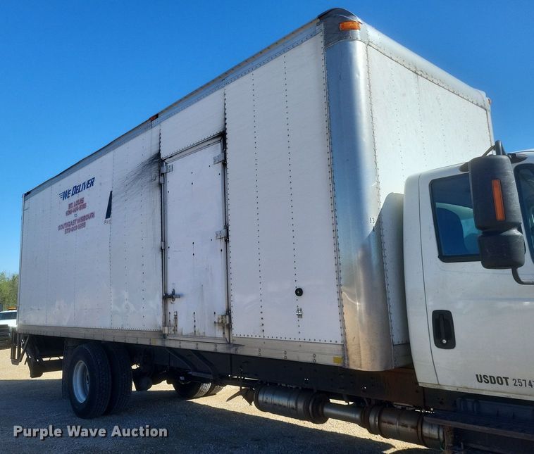 image for item EJ7913 2017 International 4300 box truck