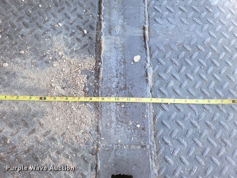 image for item EJ7913 2017 International 4300 box truck