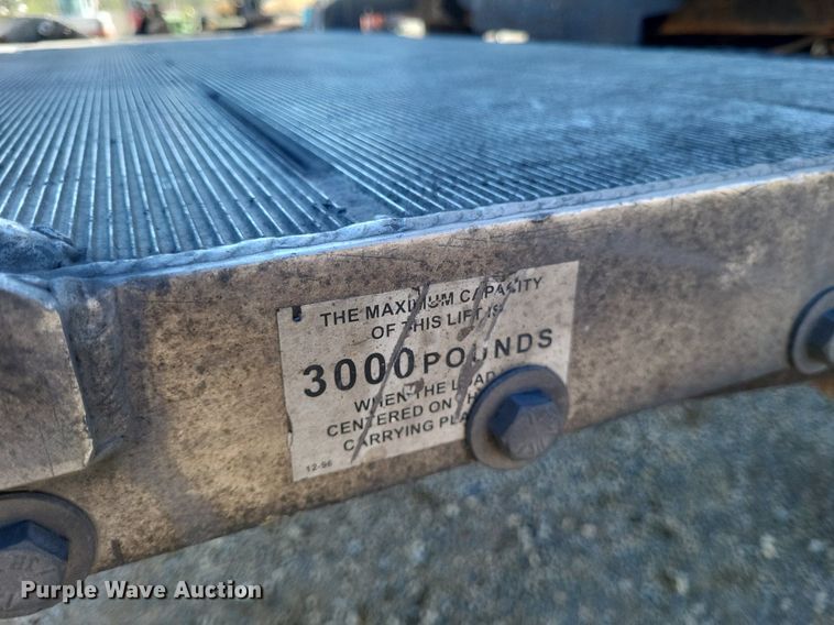 image for item EJ7913 2017 International 4300 box truck