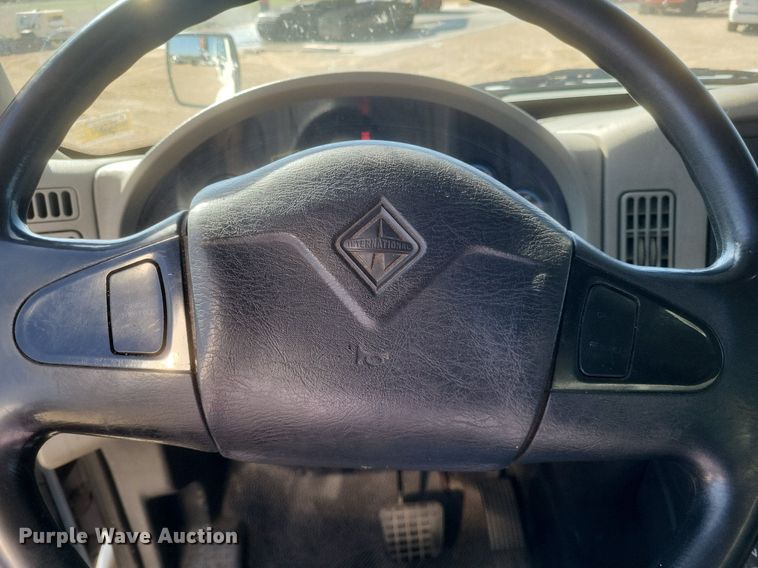 image for item EJ7913 2017 International 4300 box truck