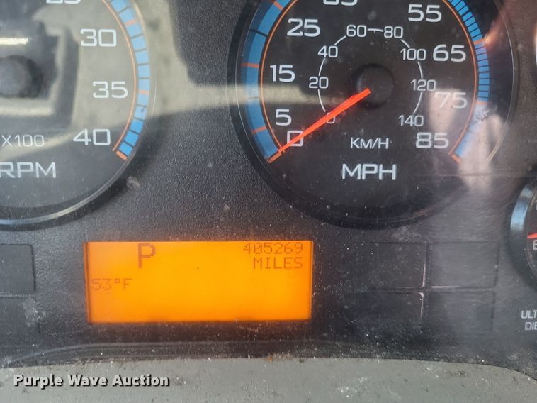 image for item EJ7913 2017 International 4300 box truck