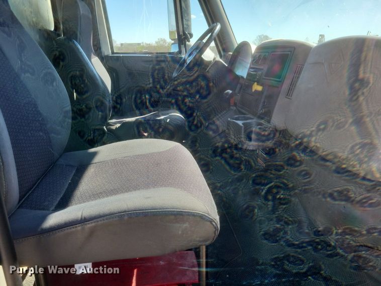 image for item EJ7913 2017 International 4300 box truck