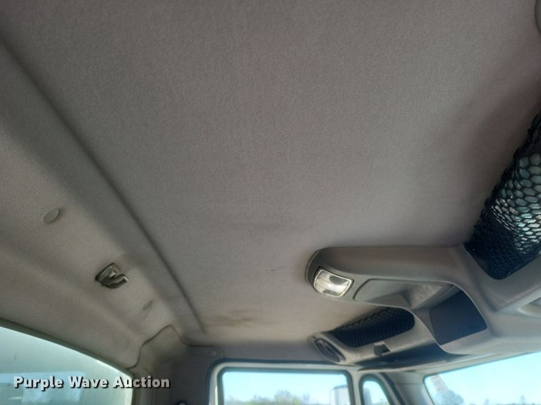 image for item EJ7913 2017 International 4300 box truck