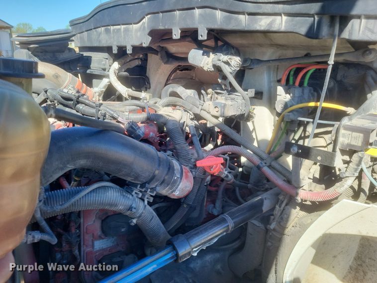 image for item EJ7913 2017 International 4300 box truck