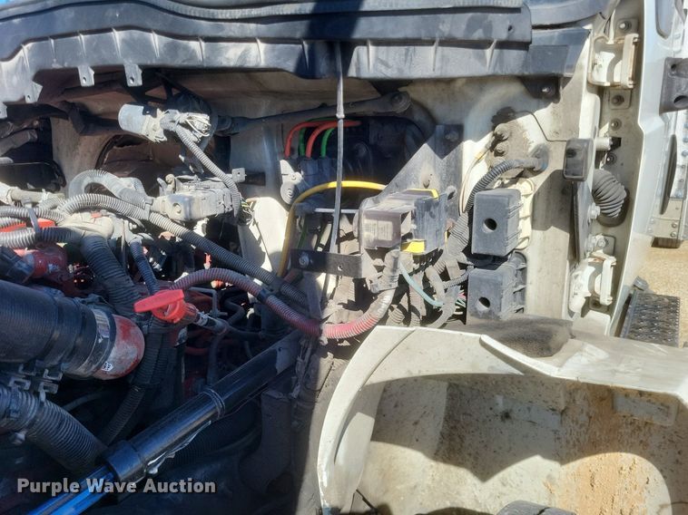 image for item EJ7913 2017 International 4300 box truck