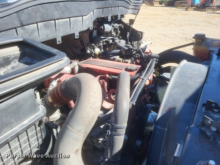 image for item EJ7913 2017 International 4300 box truck