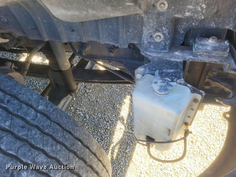 image for item EJ7913 2017 International 4300 box truck