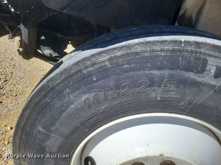 image for item EJ7913 2017 International 4300 box truck