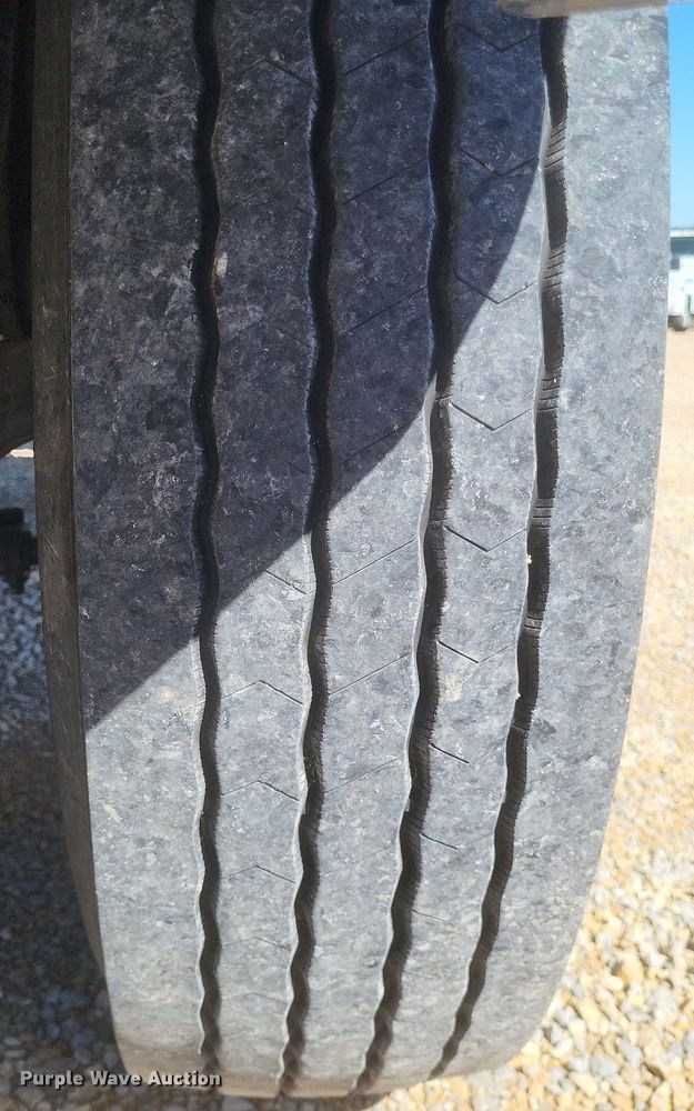 image for item EJ7913 2017 International 4300 box truck