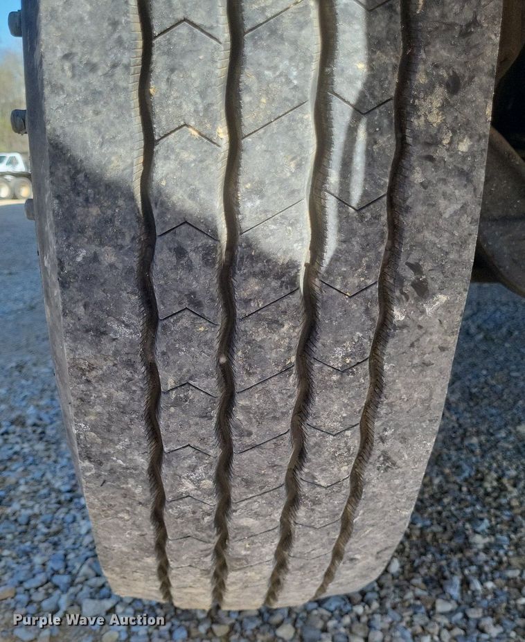 image for item EJ7913 2017 International 4300 box truck