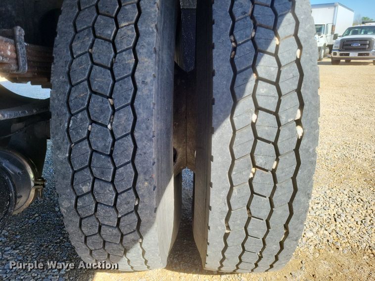 image for item EJ7913 2017 International 4300 box truck