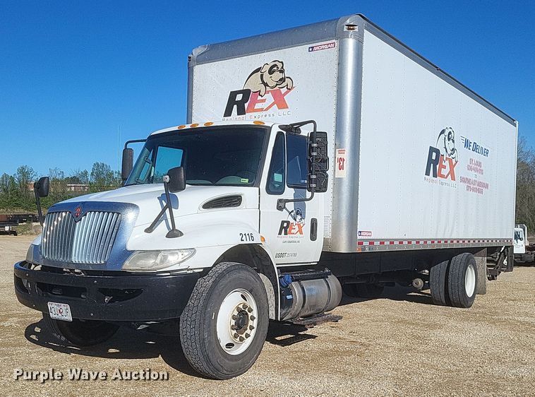 image for item EJ7914 2017 International 4300 box truck