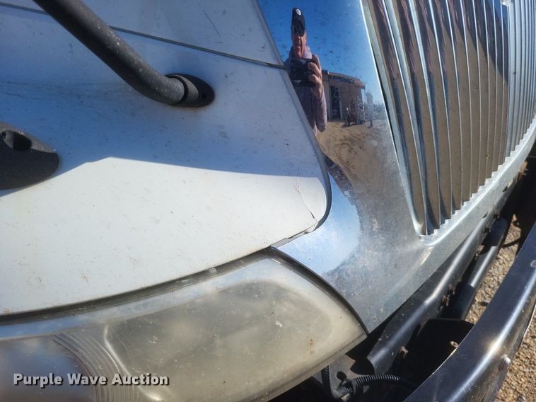 image for item EJ7914 2017 International 4300 box truck