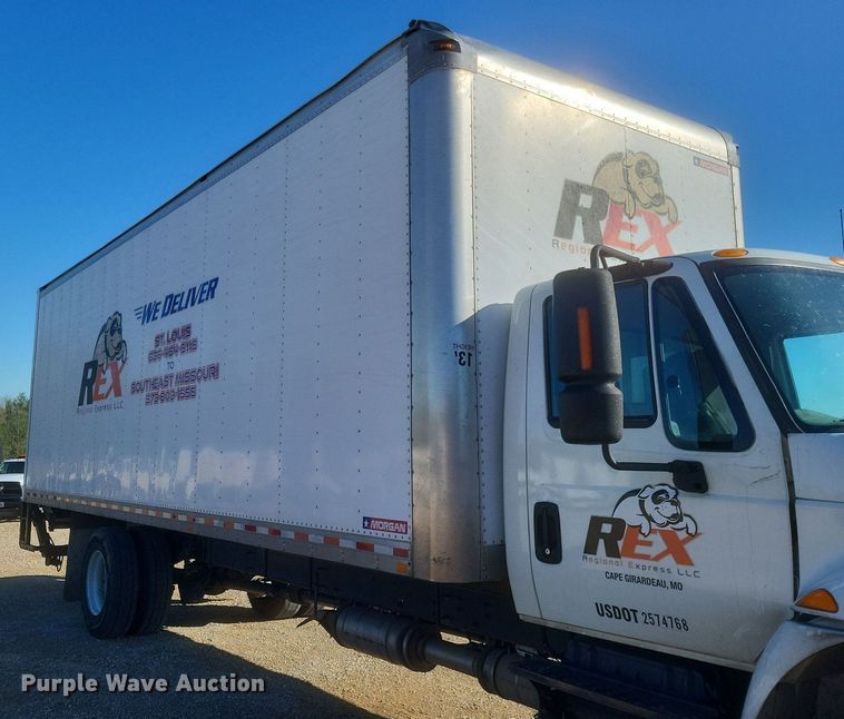 image for item EJ7914 2017 International 4300 box truck