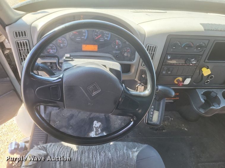 image for item EJ7914 2017 International 4300 box truck