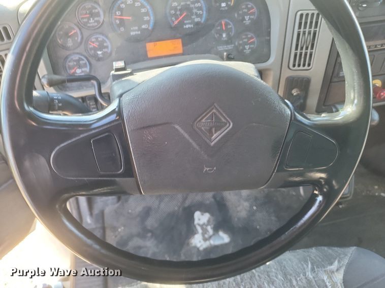 image for item EJ7914 2017 International 4300 box truck