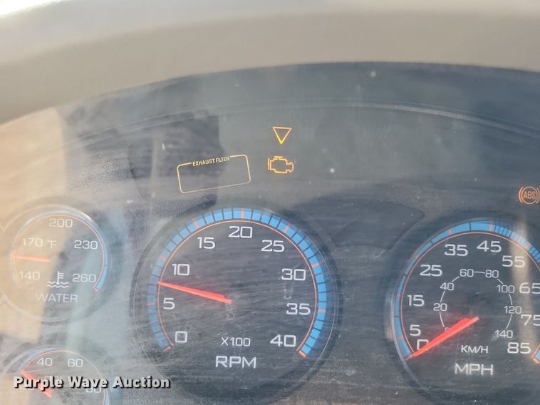 image for item EJ7914 2017 International 4300 box truck