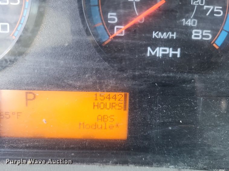 image for item EJ7914 2017 International 4300 box truck