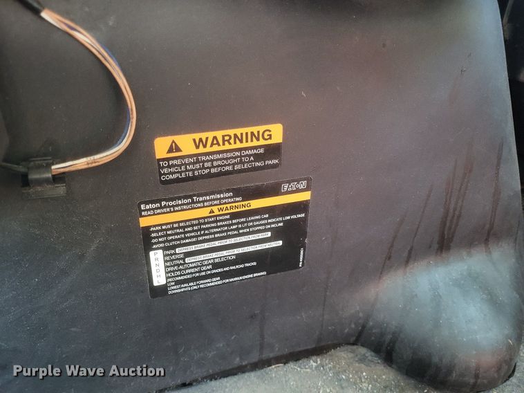 image for item EJ7914 2017 International 4300 box truck