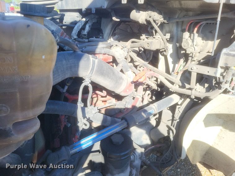 image for item EJ7914 2017 International 4300 box truck