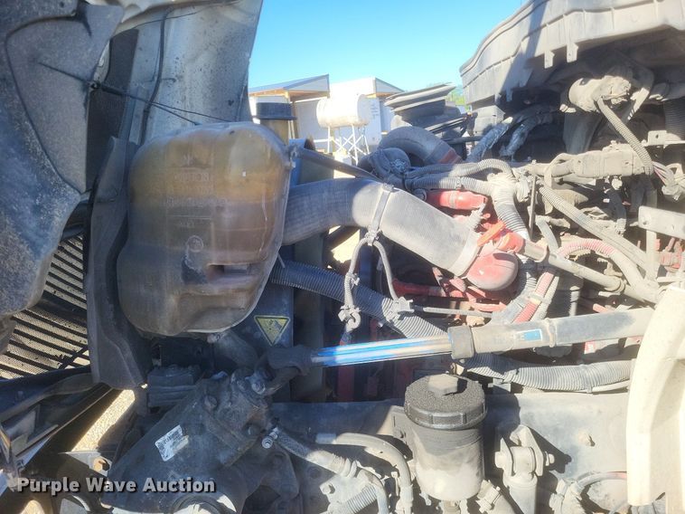 image for item EJ7914 2017 International 4300 box truck