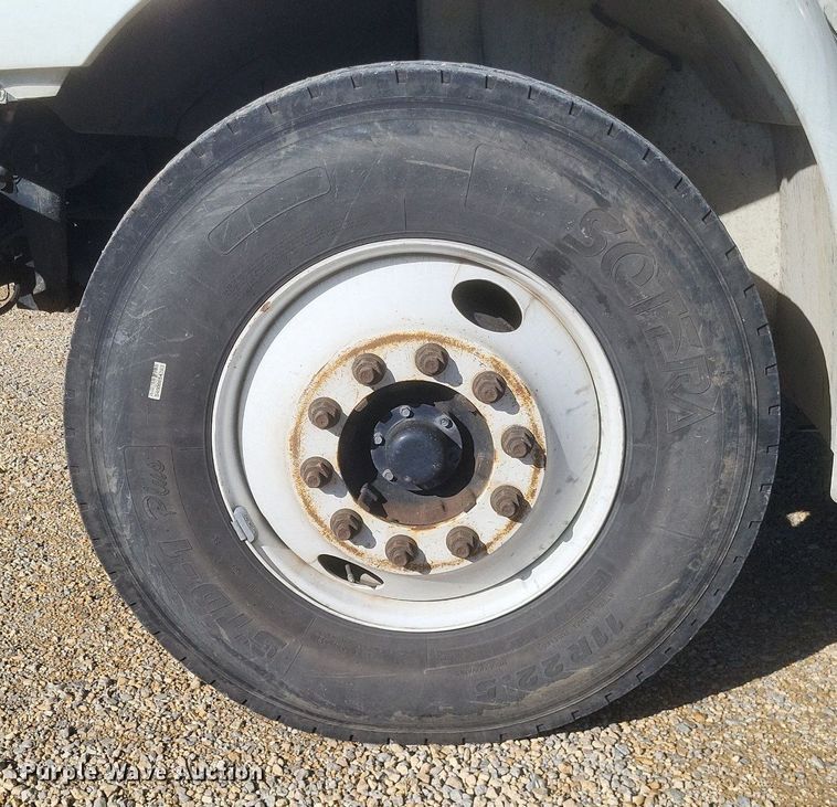 image for item EJ7914 2017 International 4300 box truck