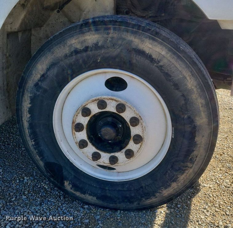 image for item EJ7914 2017 International 4300 box truck