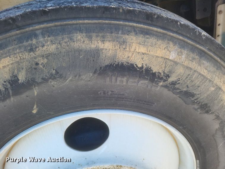 image for item EJ7914 2017 International 4300 box truck