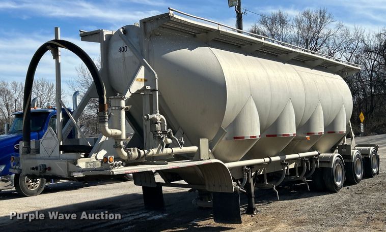 image for item EK4156 1992 J&L Tank 99.0.149 pneumatic dry bulk trailer