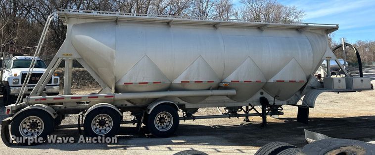 image for item EK4156 1992 J&L Tank 99.0.149 pneumatic dry bulk trailer