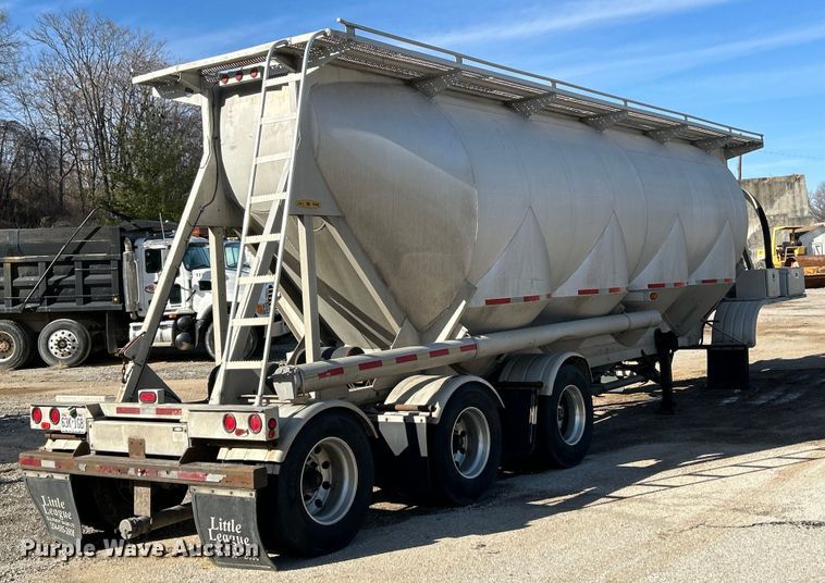 image for item EK4156 1992 J&L Tank 99.0.149 pneumatic dry bulk trailer
