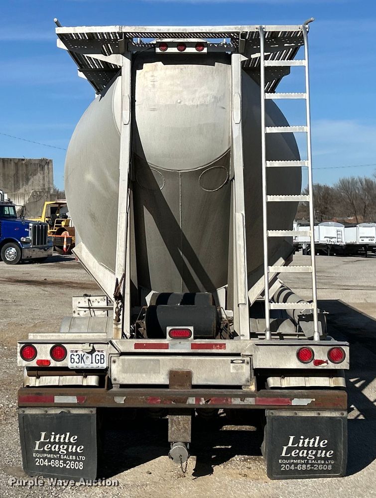 image for item EK4156 1992 J&L Tank 99.0.149 pneumatic dry bulk trailer