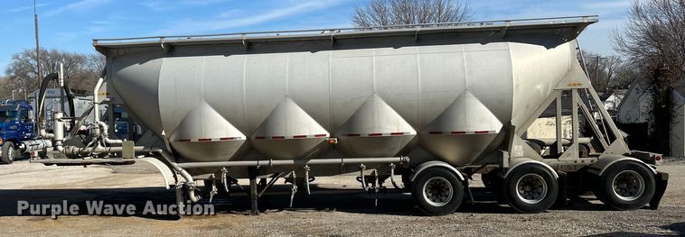 image for item EK4156 1992 J&L Tank 99.0.149 pneumatic dry bulk trailer