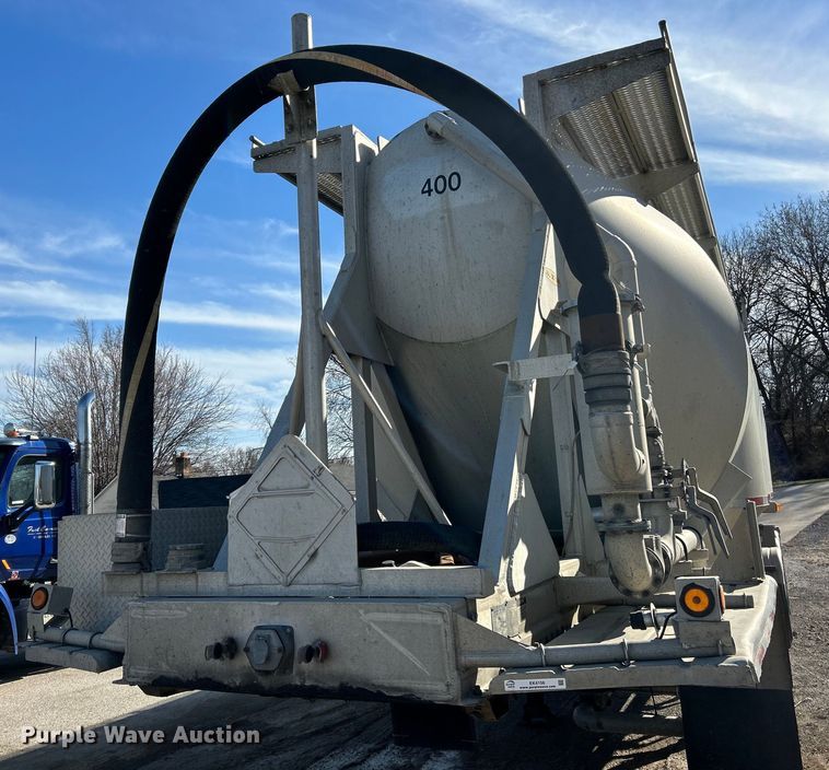 image for item EK4156 1992 J&L Tank 99.0.149 pneumatic dry bulk trailer