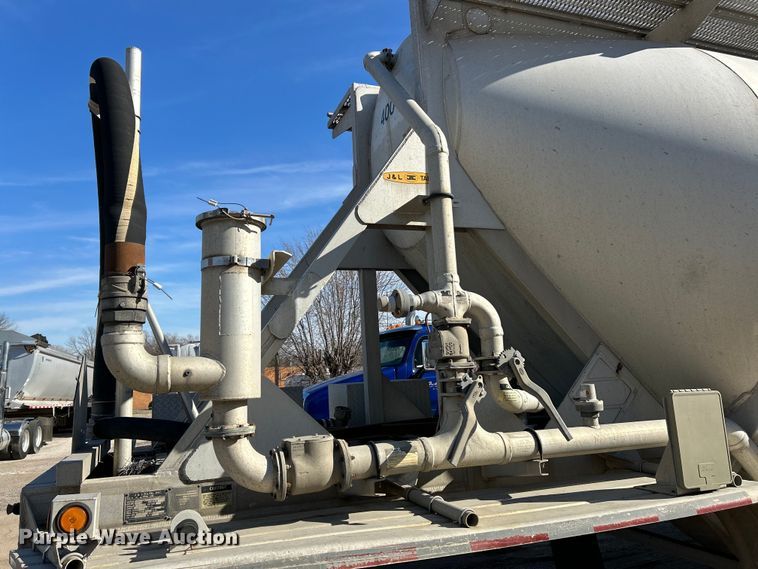 image for item EK4156 1992 J&L Tank 99.0.149 pneumatic dry bulk trailer