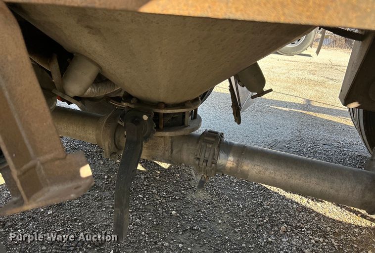 image for item EK4156 1992 J&L Tank 99.0.149 pneumatic dry bulk trailer