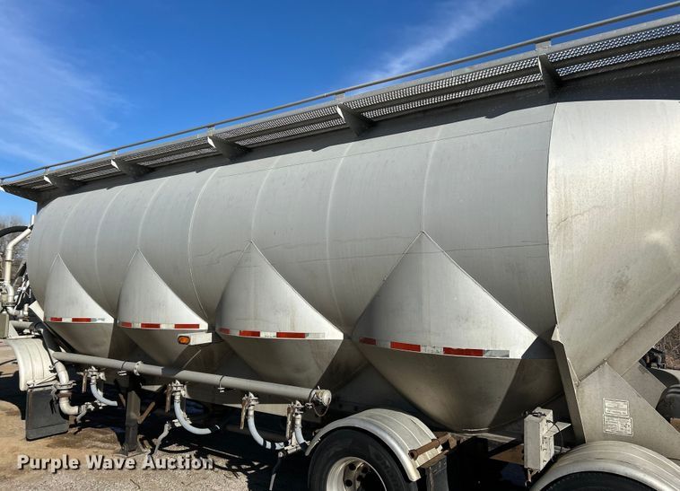 image for item EK4156 1992 J&L Tank 99.0.149 pneumatic dry bulk trailer