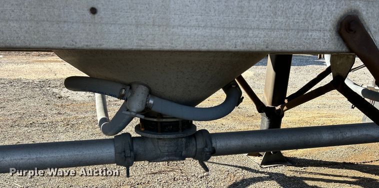 image for item EK4156 1992 J&L Tank 99.0.149 pneumatic dry bulk trailer