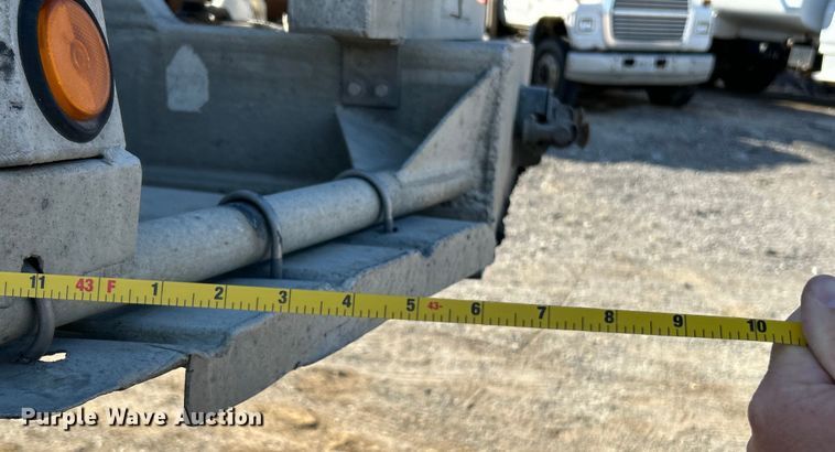 image for item EK4156 1992 J&L Tank 99.0.149 pneumatic dry bulk trailer