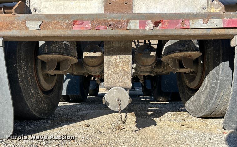 image for item EK4156 1992 J&L Tank 99.0.149 pneumatic dry bulk trailer