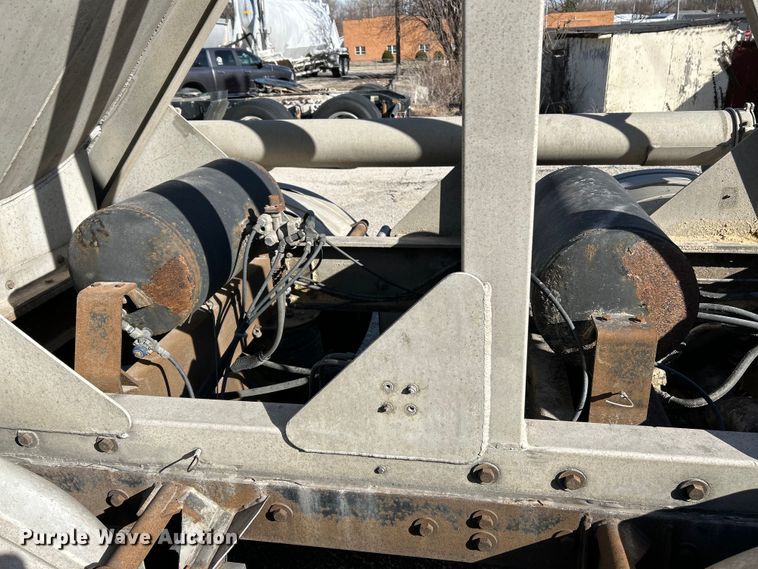 image for item EK4156 1992 J&L Tank 99.0.149 pneumatic dry bulk trailer