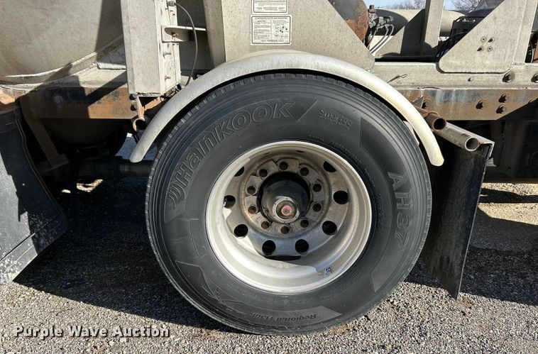 image for item EK4156 1992 J&L Tank 99.0.149 pneumatic dry bulk trailer